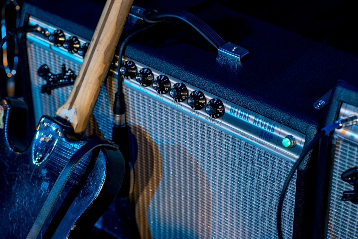 Fender '68 Custom Deluxe Reverb Guitar Combo Amplifier (22 Watts, 1x12") 2 Fender '68 Custom Deluxe Reverb Guitar Combo Amplifier (22 Watts, 1x12")