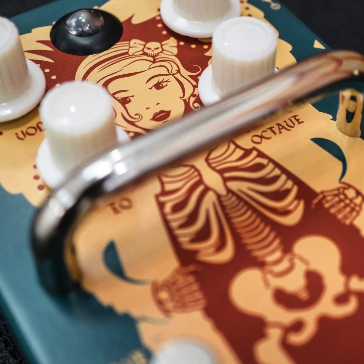 Orange Fur Coat Fuzz/Octave Pedal 2 Orange Fur Coat Fuzz/Octave Pedal