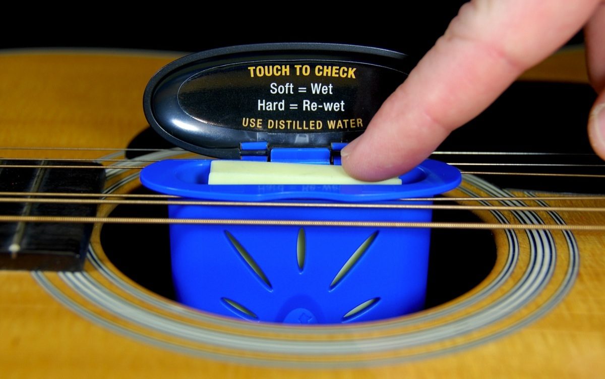 Music Nomad The Humitar Acoustic Guitar Humidifier 2 Music Nomad The Humitar Acoustic Guitar Humidifier