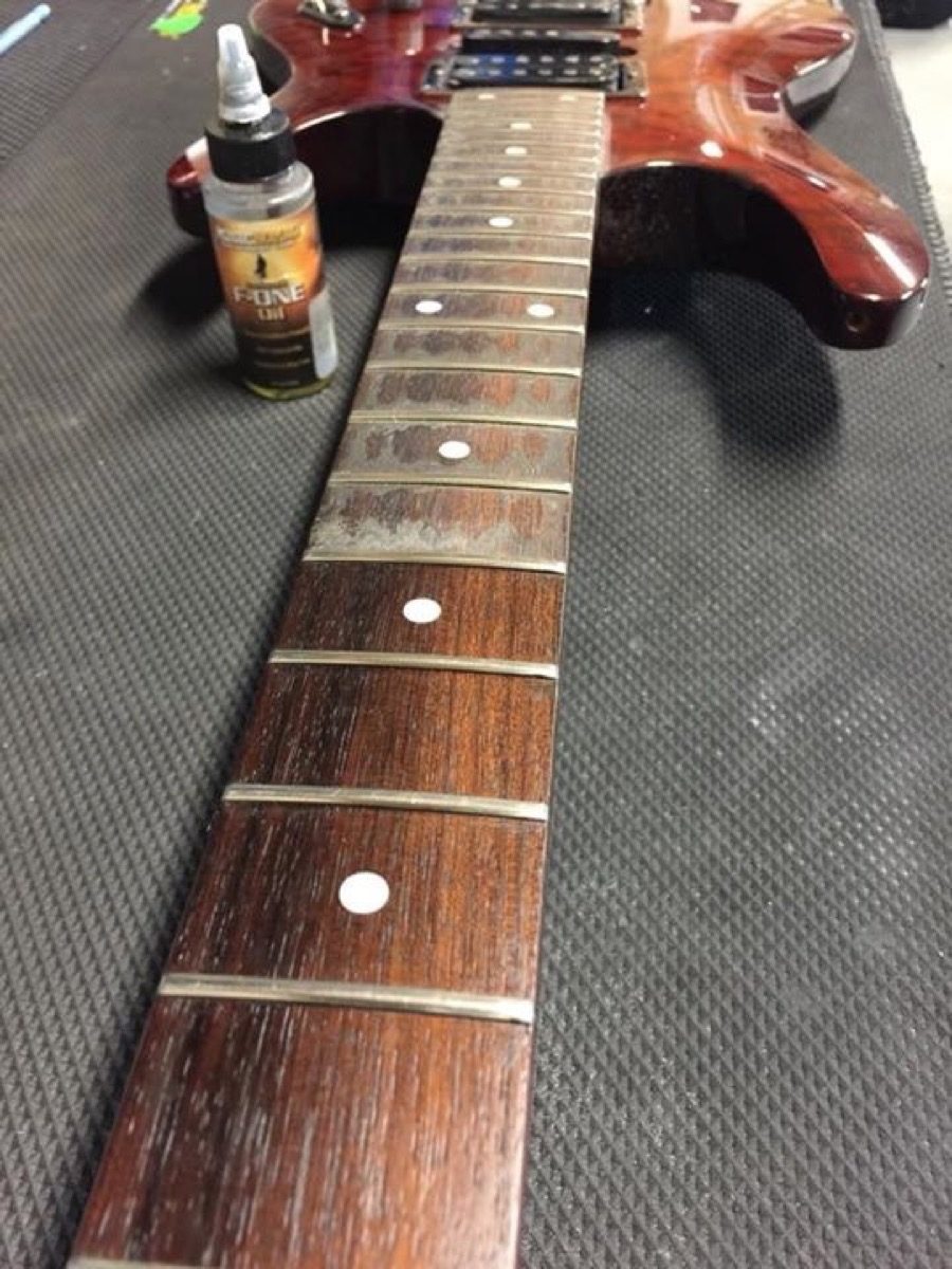 Music Nomad F-ONE Fretboard Oil Cleaner and Conditioner 4 Music Nomad F-ONE Fretboard Oil Cleaner and Conditioner