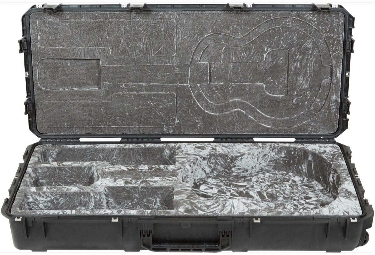 SKB iSeries Waterproof Jumbo Acoustic Guitar Case 1 SKB iSeries Waterproof Jumbo Acoustic Guitar Case