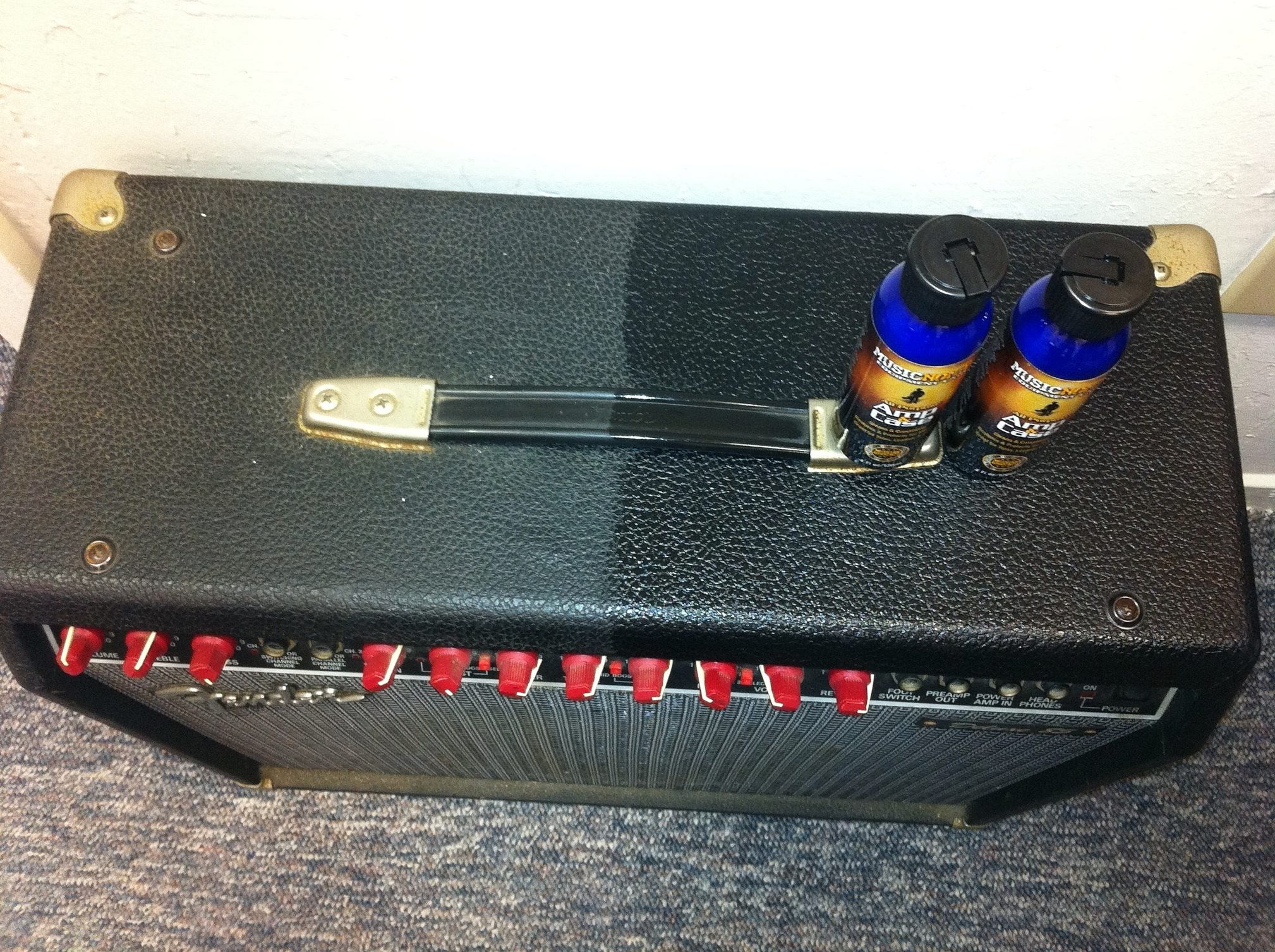Music Nomad MN107 Amp and Guitar Case Cleaner and Conditioner 1 Music Nomad MN107 Amp and Guitar Case Cleaner and Conditioner