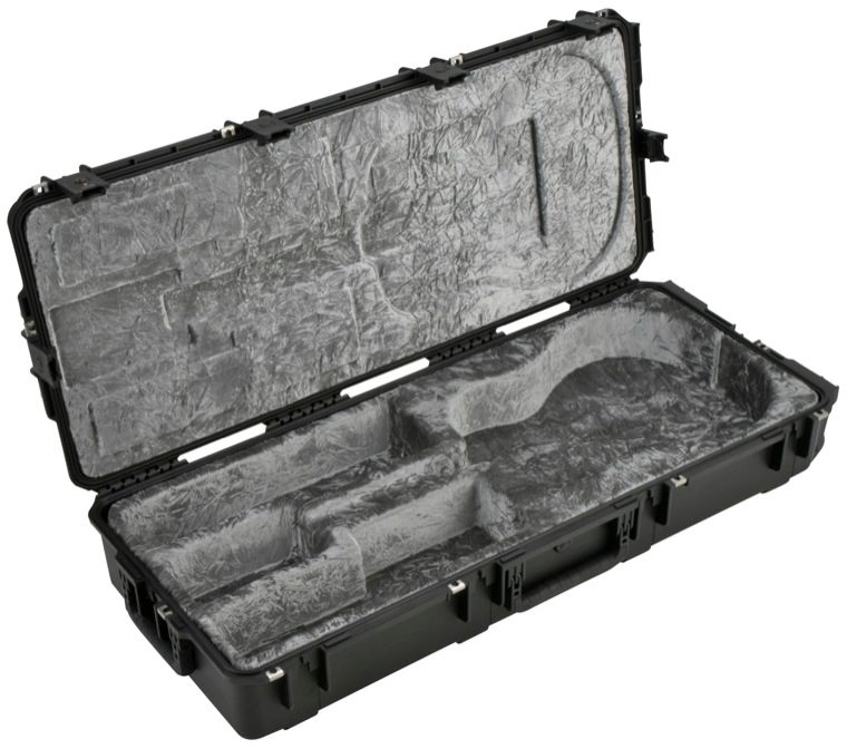 SKB 3i Series Waterproof Rolling Classical Guitar Case 2 SKB 3i Series Waterproof Rolling Classical Guitar Case