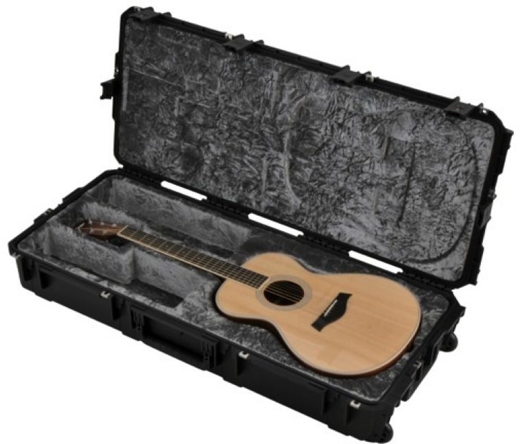 SKB 3i Series Waterproof Rolling Classical Guitar Case 3 SKB 3i Series Waterproof Rolling Classical Guitar Case