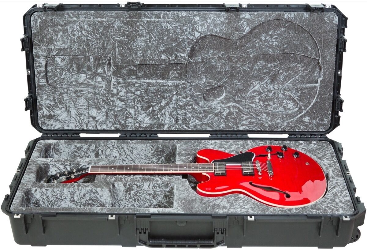 SKB iSeries Waterproof 335-Type Guitar Case 4 SKB iSeries Waterproof 335-Type Guitar Case